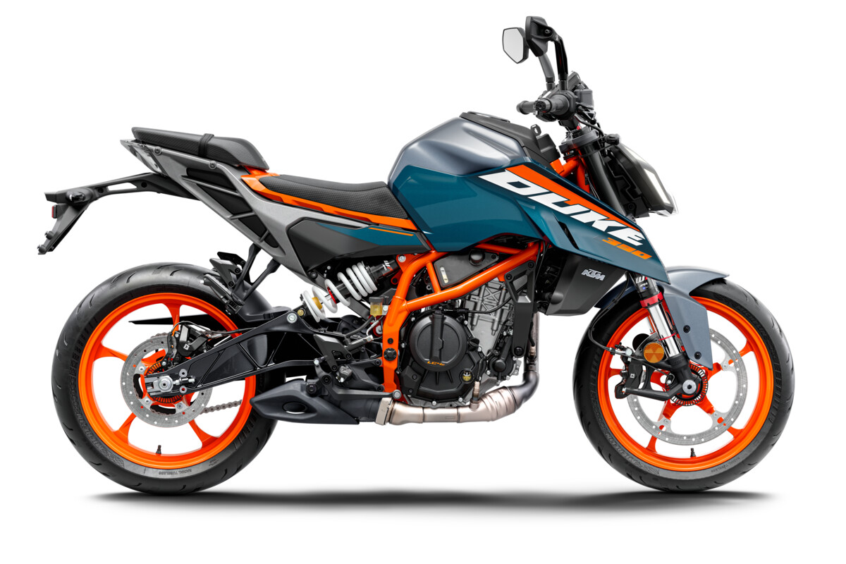542075_MY24_KTM_390_DUKE_Studio_90_Right_04_STUDIO_GLOBAL_EUROPE_03_STUDIO.jpg